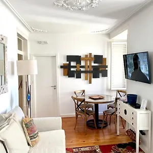 Bright And Spacious Three Bedroom In The Heart Of Apartment Lisbon